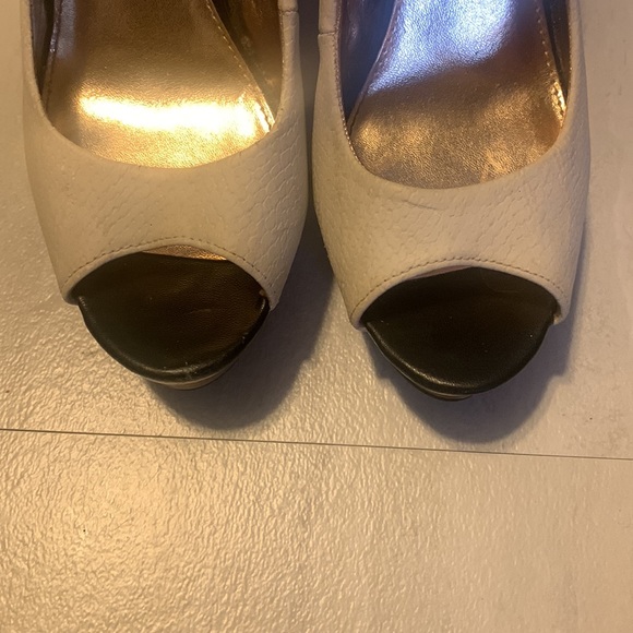 Mossimo Women's Textured White Black Peep Toe Platform Heels Size 8.5 - Picture 10 of 15